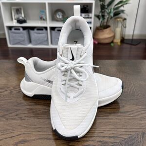 Nike MC Trainer 3 Premium
Summit White Sail Black Metallic Silver (Women's) 10.5